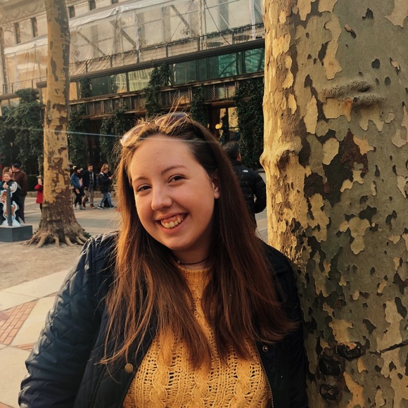 Meet your Posher, Emily - Picture 1 of 1